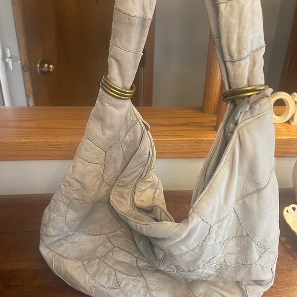 The softest gray leather De.De bag. - Picture 8 of 16